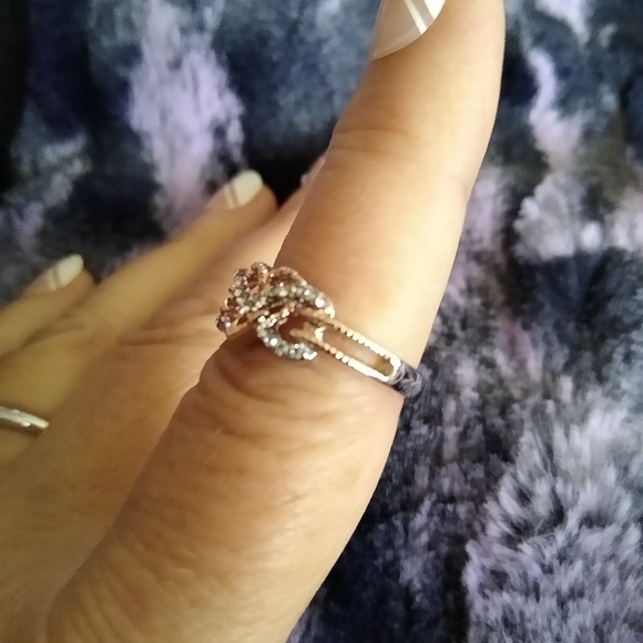 ROSE GOLD AUSTRIAN CRYSTALS RING - Picture 5 of 8